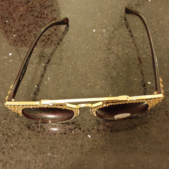 Sunglasses - Picture 2 of 4